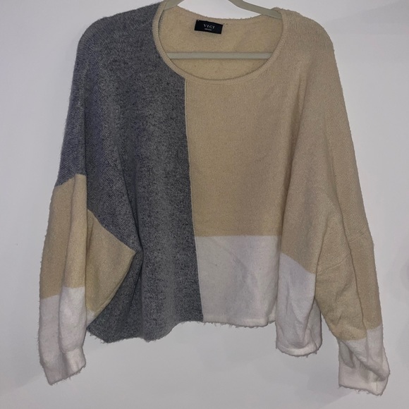SOLD VICI cream, white, & grey cropped sweater Size M - Picture 1 of 8